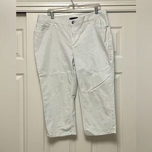 Lee  Easy Fit white capris size 18W